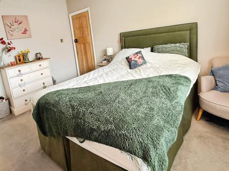 3 bedroom Semi-detached house for sale in Aylestone Drive, Aylestone, Leicester, LE2