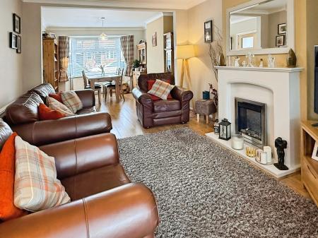 3 bedroom Semi-detached house for sale in Aylestone Drive, Aylestone, Leicester, LE2