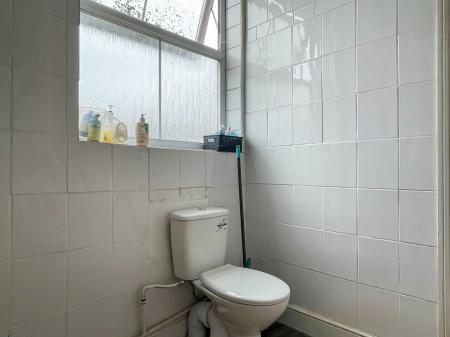 1 bedroom Studio flat to let in St James Terrace, Leicester, LE2