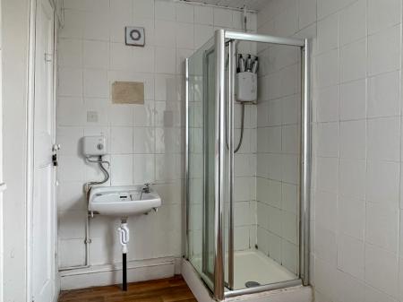 1 bedroom Studio flat to let in St James Terrace, Leicester, LE2