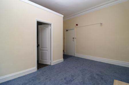 1 bedroom Studio flat to let in St James Terrace, Leicester, LE2