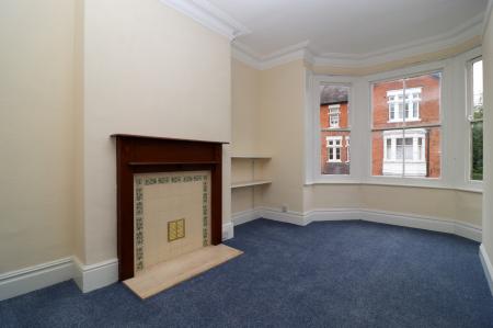 1 bedroom Studio flat to let in St James Terrace, Leicester, LE2