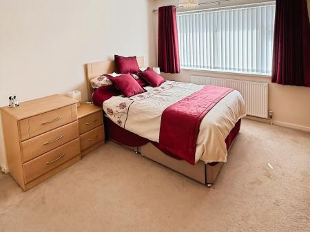 3 bedroom Detached house for sale in Fairstone Hill, Oadby, LE2