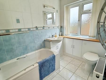 3 bedroom Detached house for sale in Fairstone Hill, Oadby, LE2