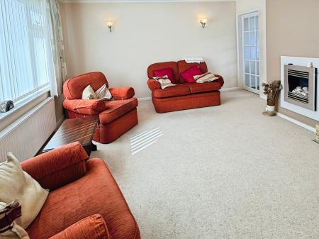 3 bedroom Detached house for sale in Fairstone Hill, Oadby, LE2