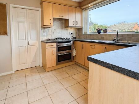 3 bedroom Detached house for sale in Fairstone Hill, Oadby, LE2