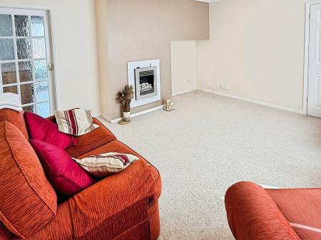 3 bedroom Detached house for sale in Fairstone Hill, Oadby, LE2