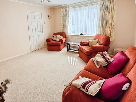 3 bedroom Detached house for sale in Fairstone Hill, Oadby, LE2