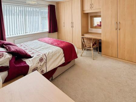 3 bedroom Detached house for sale in Fairstone Hill, Oadby, LE2