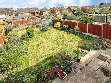 3 bedroom Detached house for sale in Fairstone Hill, Oadby, LE2