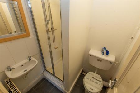 1 bedroom Flat to let in St James Terrace, Leicester, LE2