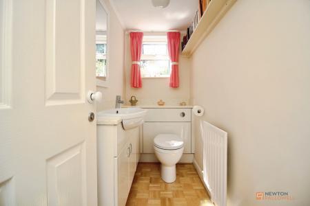 4 bedroom Detached house for sale in Fitzwilliam Close, Oadby, LE2