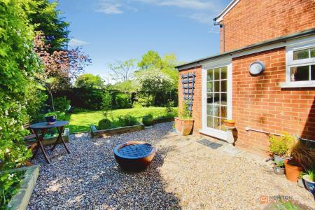 4 bedroom Detached house for sale in Fitzwilliam Close, Oadby, LE2
