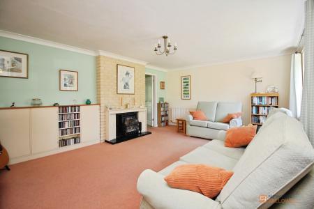 4 bedroom Detached house for sale in Fitzwilliam Close, Oadby, LE2