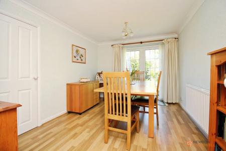 4 bedroom Detached house for sale in Fitzwilliam Close, Oadby, LE2