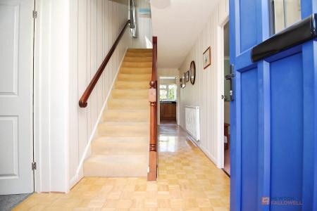 4 bedroom Detached house for sale in Fitzwilliam Close, Oadby, LE2