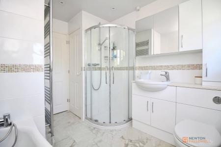 4 bedroom Detached house for sale in Fitzwilliam Close, Oadby, LE2