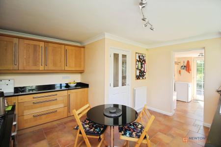4 bedroom Detached house for sale in Fitzwilliam Close, Oadby, LE2