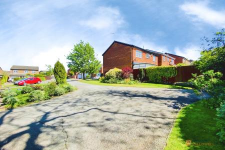 4 bedroom Detached house for sale in Fitzwilliam Close, Oadby, LE2