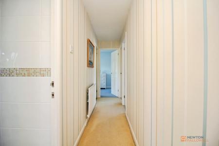 4 bedroom Detached house for sale in Fitzwilliam Close, Oadby, LE2