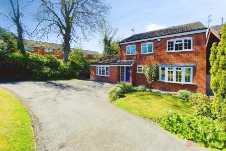 4 bedroom Detached house for sale in Fitzwilliam Close, Oadby, LE2