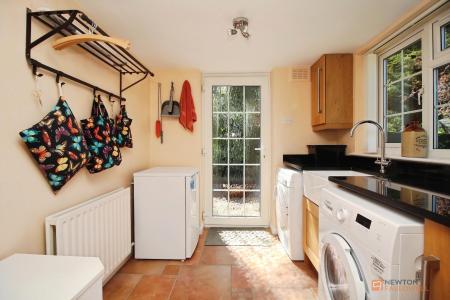 4 bedroom Detached house for sale in Fitzwilliam Close, Oadby, LE2
