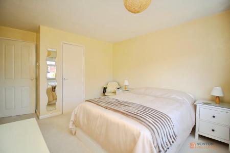 4 bedroom Detached house for sale in Fitzwilliam Close, Oadby, LE2