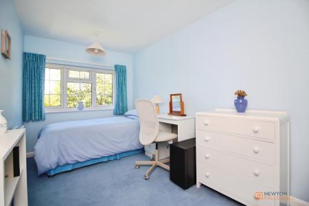 4 bedroom Detached house for sale in Fitzwilliam Close, Oadby, LE2
