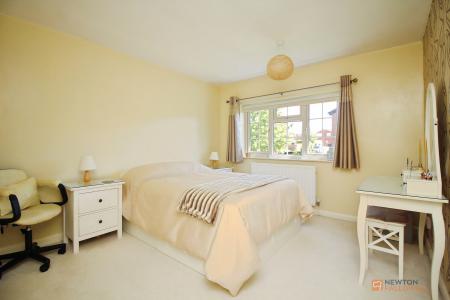 4 bedroom Detached house for sale in Fitzwilliam Close, Oadby, LE2