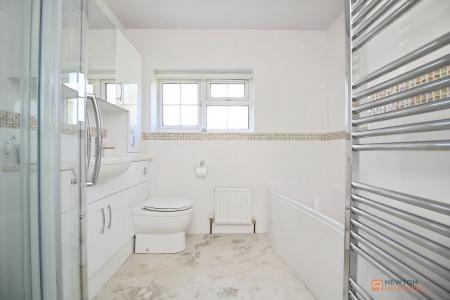 4 bedroom Detached house for sale in Fitzwilliam Close, Oadby, LE2
