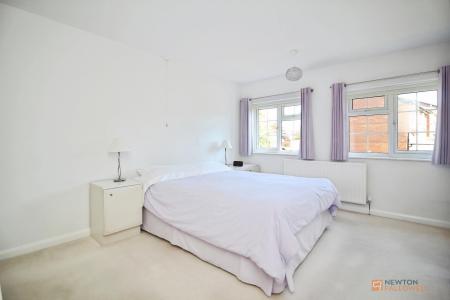 4 bedroom Detached house for sale in Fitzwilliam Close, Oadby, LE2