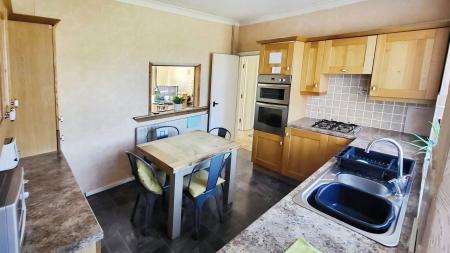2 bedroom Semi-detached bungalow for sale in Calverton Avenue, Wigston, LE18