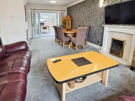 3 bedroom Detached house for sale in Drury Lane, Oadby, LE2