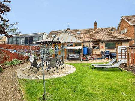 3 bedroom Detached house for sale in Drury Lane, Oadby, LE2