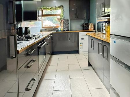 3 bedroom Detached house for sale in Drury Lane, Oadby, LE2