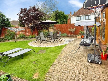 3 bedroom Detached house for sale in Drury Lane, Oadby, LE2