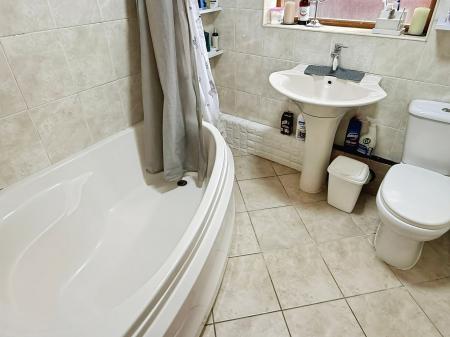 3 bedroom Detached house for sale in Drury Lane, Oadby, LE2