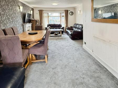 3 bedroom Detached house for sale in Drury Lane, Oadby, LE2