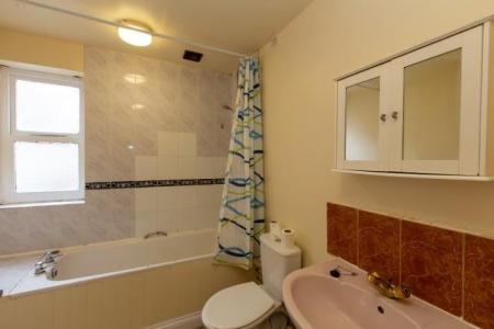 1 bedroom Flat to let in St James Terrace, Leicester, LE2
