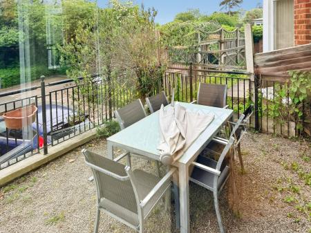 1 bedroom Apartment for sale in Honeywell Road, Oadby, LE2