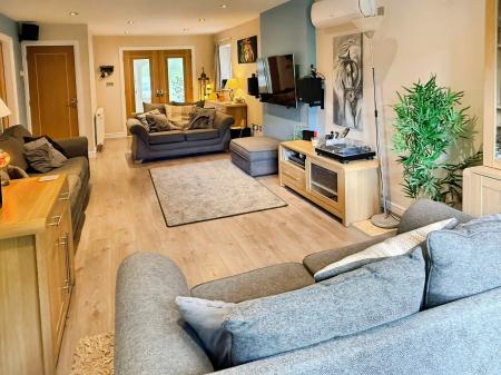 3 bedroom Detached house for sale in Wigston Lane, Aylestone, LE2
