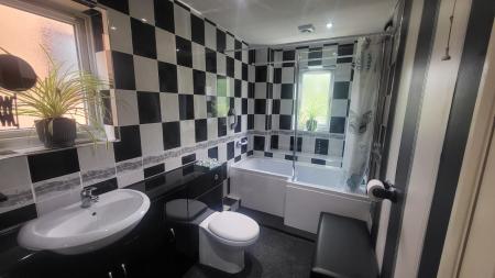 4 bedroom Detached house for sale in Haywood Close, Evington, Leicester, LE5