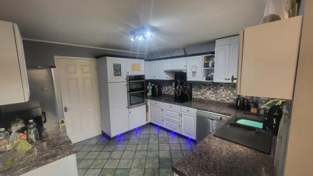 4 bedroom Detached house for sale in Haywood Close, Evington, Leicester, LE5