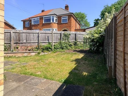 3 bedroom Semi-detached house to let in Westover Road, Leicester, LE3