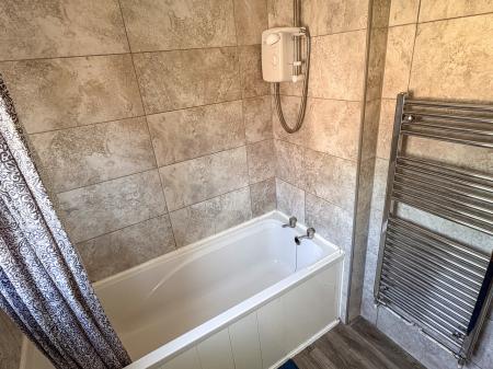 3 bedroom Semi-detached house to let in Westover Road, Leicester, LE3