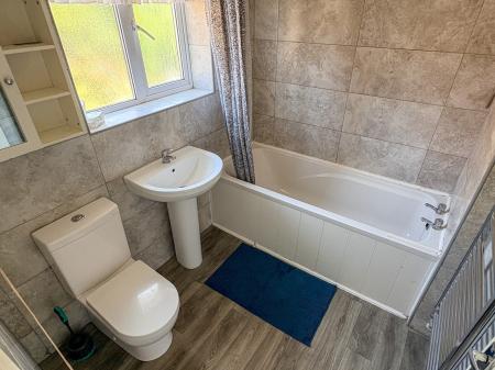 3 bedroom Semi-detached house to let in Westover Road, Leicester, LE3