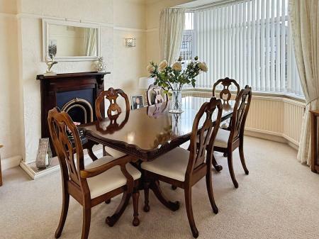 3 bedroom Semi-detached house for sale in Scraptoft Lane, Leicester, LE5