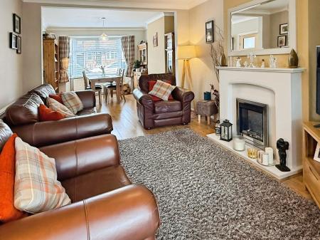 3 bedroom Semi-detached house for sale in Aylestone Drive, Leicester, LE2