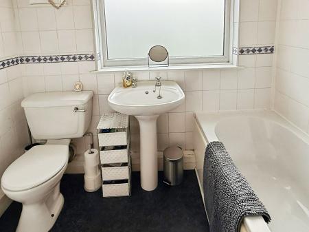 3 bedroom Semi-detached house for sale in Aylestone Drive, Leicester, LE2