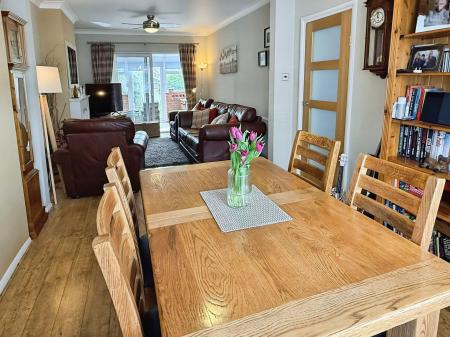 3 bedroom Semi-detached house for sale in Aylestone Drive, Leicester, LE2